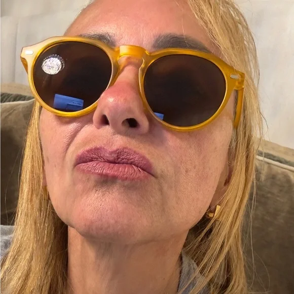 Stylish Yellow Sunglasses - Picture 5 of 5